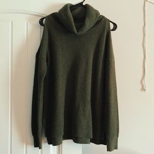 Army green Hollister turtle neck cold shoulder top